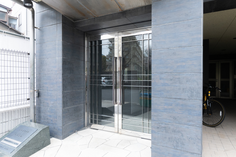 5/5 エントランス