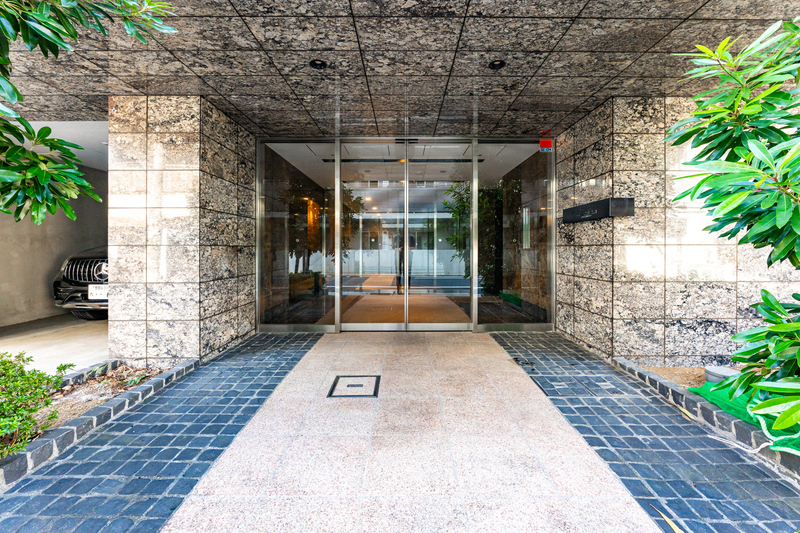 5/5 エントランス