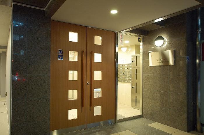 20/21 エントランス