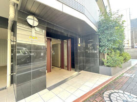 16/16 エントランス