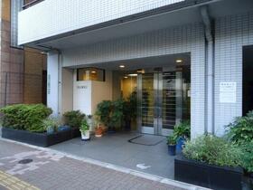 16/16 エントランス