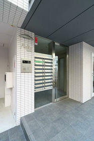 16/16 エントランス