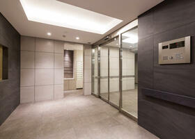 16/16 エントランス