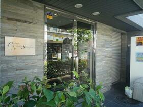 5/5 エントランス