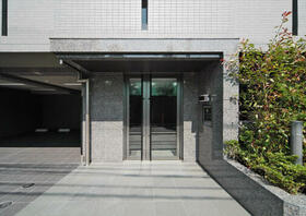 16/16 エントランス