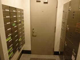 16/16 エントランス