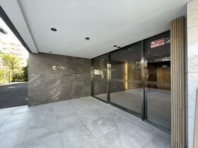 16/16 エントランス