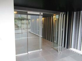 16/16 エントランス