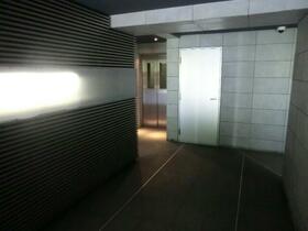 16/16 エントランス