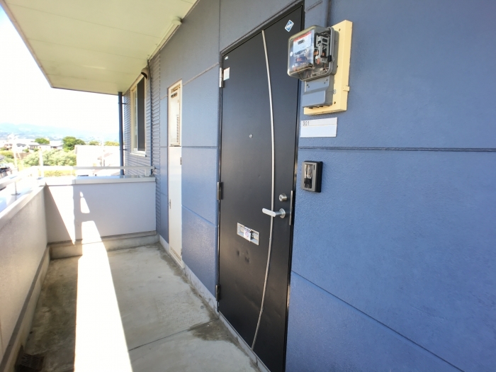 18/23 エントランス