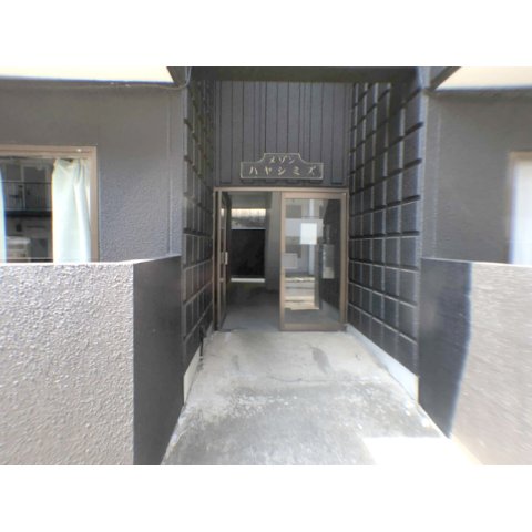 24/25 エントランス