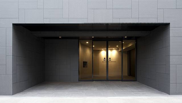 24/30 エントランス