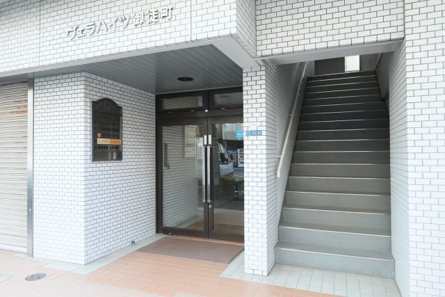 2/4 エントランス