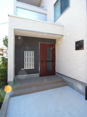 16/17 エントランス