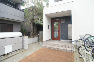 23/23 エントランス