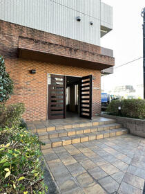 16/16 エントランス