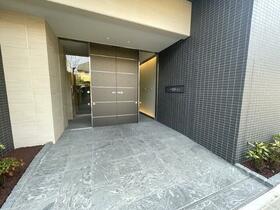 16/16 エントランス