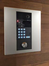 16/16 エントランス