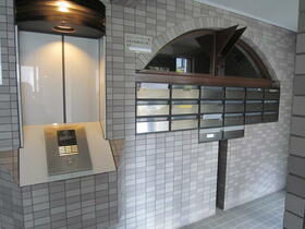 16/16 エントランス