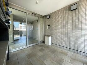 16/16 エントランス