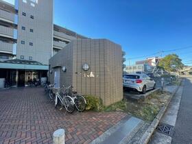 13/14 エントランス