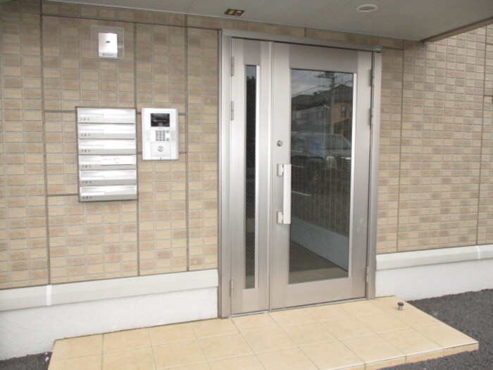 16/27 エントランス