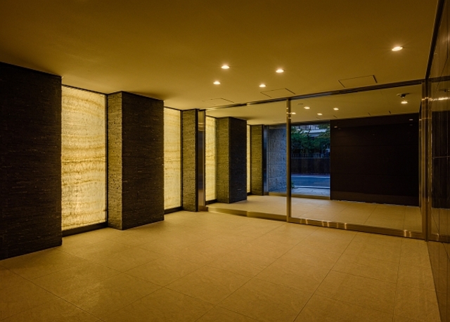 27/30 エントランス