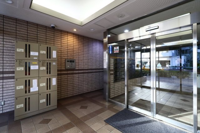 26/27 エントランス