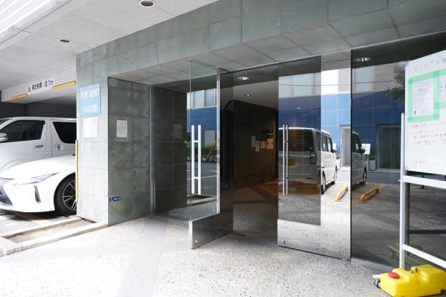 26/30 エントランス