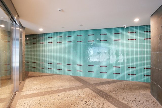 27/30 エントランス