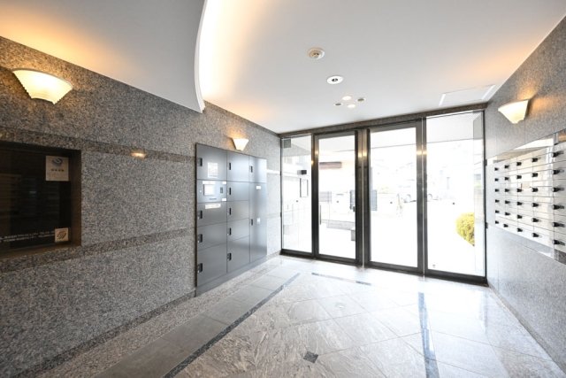 23/24 エントランス