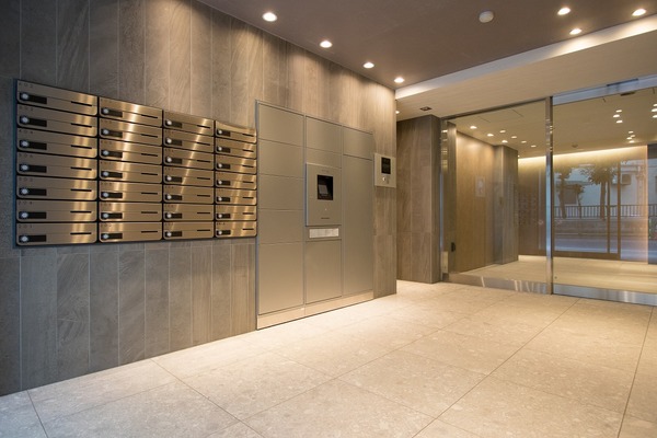 13/17 エントランス