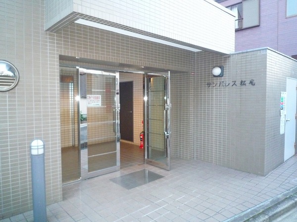 2/3 エントランス