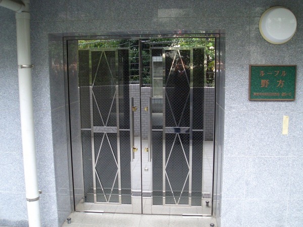 13/14 エントランス