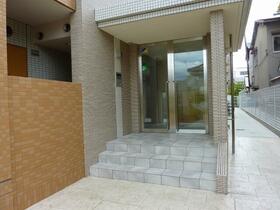 16/16 エントランス