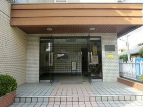 16/17 エントランス