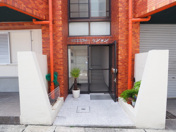 2/4 エントランス