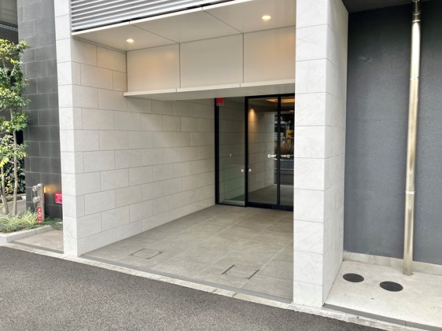 18/28 エントランス