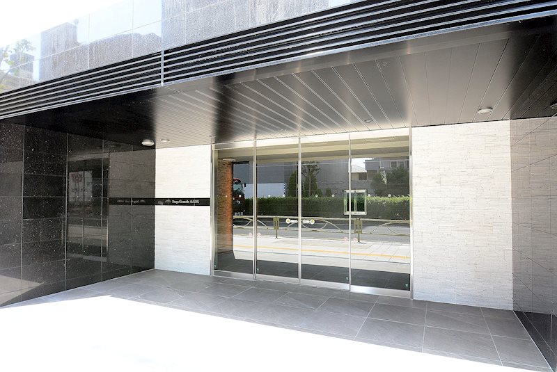 16/16 エントランス