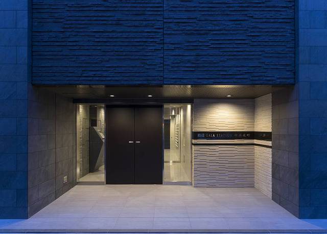 16/23 エントランス