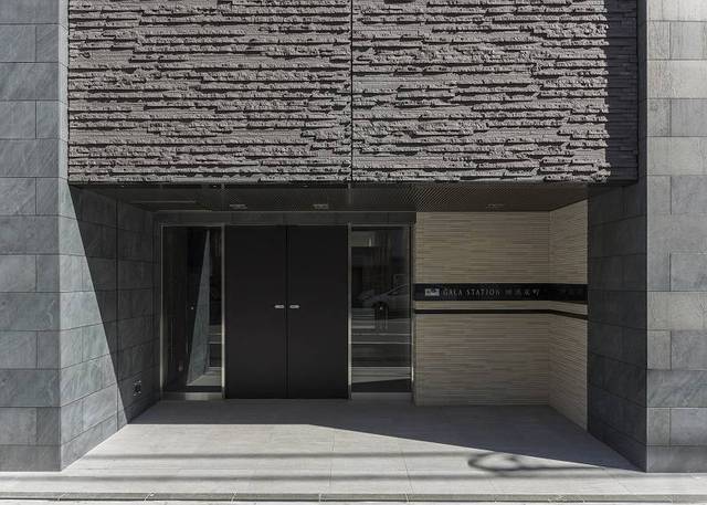 18/23 エントランス