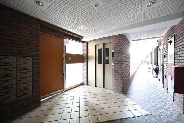 16/27 エントランス