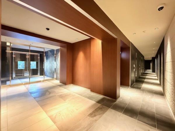 23/30 エントランス