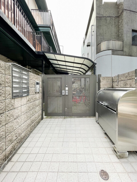 14/15 エントランス