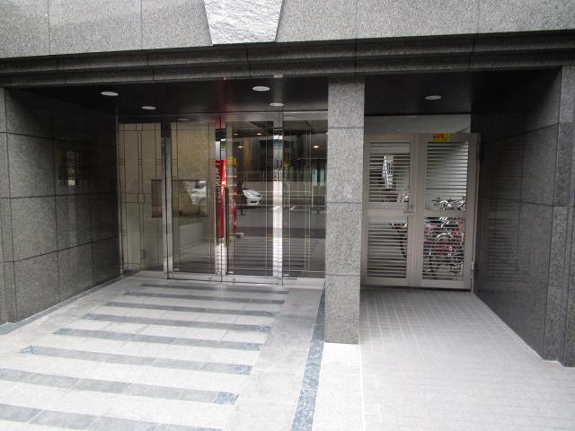 16/17 エントランス