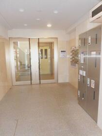 16/17 エントランス