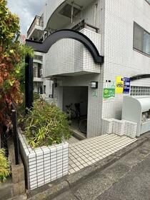 16/16 エントランス