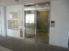 16/16 エントランス