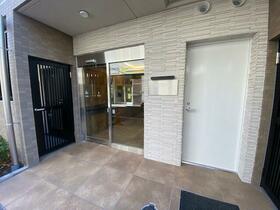 16/16 エントランス