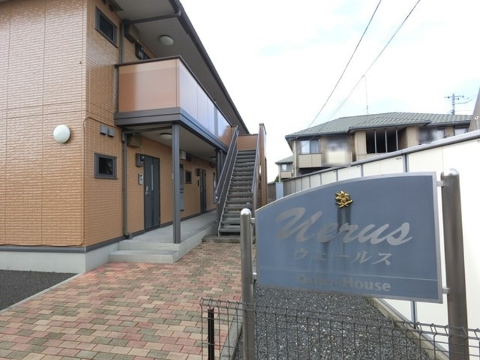 19/27 エントランス